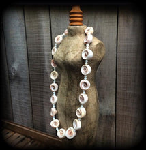 Load image into Gallery viewer, Shell necklace Shiva Shell necklace Nautical necklace Aphrodite necklace Beach necklace Pink Shell Mother of Pearl Boho necklace