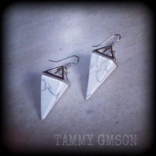 Load image into Gallery viewer, Howlite earrings White Gemstone Tunnel earrings Stone Organic earrings Pierced ears Plug earrings Pyramid earrings Gauges 0g 2g 4g 6g 8g 14g
