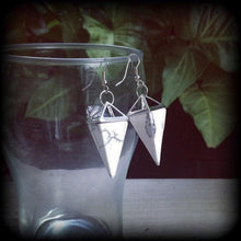 Load image into Gallery viewer, Howlite earrings White Gemstone Tunnel earrings Stone Organic earrings Pierced ears Plug earrings Pyramid earrings Gauges 0g 2g 4g 6g 8g 14g