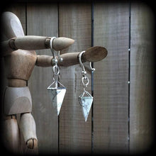 Load image into Gallery viewer, Gemstone Ear weights White turquoise Ear hangers Stone Plug dangles Organic Howlite Tunnel dangles Gauges Stretched ears Hanging gauges 0g