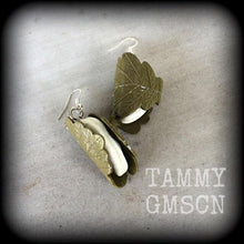 Load image into Gallery viewer, Kashiwa Mochi earrings, Oak leaf, Sakura Cake, Rice cake earrings, Japanese earrings, Sweet treats jewelry, Tunnel earrings, Plug earrings