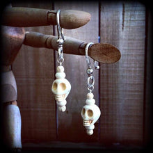 Load image into Gallery viewer, 00 gauge 0 gauge Skull tunnel dangles Skull ear hangers Plug dangles Tunnel weights Stone weights Ear weights Gauged earrings Skull weights