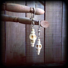 Load image into Gallery viewer, 00 gauge 0 gauge Skull tunnel dangles Skull ear hangers Plug dangles Tunnel weights Stone weights Ear weights Gauged earrings Skull weights