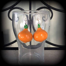 Load image into Gallery viewer, Tunnel earrings Ear weights Plug dangles Onion earrings Vegan jewelry Food earrings Ear hanger Tunnel earrings Tunnel dangles Plug earrings