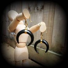 Load image into Gallery viewer, Onyx Ear weights Black Onyx Ear hangers Moon Plug earrings Hanging gauges Gemstone Tunnel dangles Gauged earrings 00g 0g 2g 4g 6g 8g 10g 12