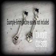 Load image into Gallery viewer, 0 gauge ear weights 8mm 2 gauge 6mm Ear hangers Ear weights Toolbox Gauged earrings Tunnel dangles Hanging gauges Plug dangles Ear hangers