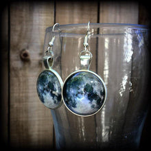 Load image into Gallery viewer, Full moon earrings Wicca earrings Pagan jewelry Moon phase jewelry Astronomy Astrology Planet jewelry Gauged earrings Plug earrings Gauges