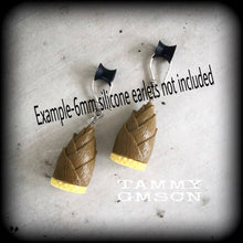 Load image into Gallery viewer, 8 gauge, 6 gauge, 4 gauge, 2 gauge, 0 gauge tunnel earrings, Tunnel dangles, Novelty ear weights, Artichoke, Plug earrings, Gauged earrings