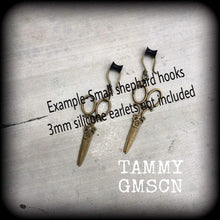 Load image into Gallery viewer, Scissor earrings Dangle Retro earrings Hairdresser earrings Weapons Punk Pierced ears Gauges Tunnel earrings Plug earrings Ear hangers 14g