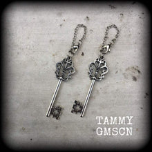 Load image into Gallery viewer, 8mm 0 gauge Steampunk Ear weights Key Ear hangers Plug earrings Tunnel earrings Earrings for stretched ears Gauged earrings 6mm 4mm weights