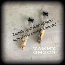 Load image into Gallery viewer, Agate ear hangers 8 gauge 3mm tunnel dangles 4mm Plug dangles 6 gauge 4 gauge Gauged earrings Hanging gauges Tunnel earrings Gauges 00g 0g