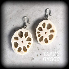 Load image into Gallery viewer, Lotus earrings Lotus chip Renkon chips Vegetable Tunnel earrings Food Plug earrings Novelty Dangle Japanese earrings Ear hangers Gauges 0g