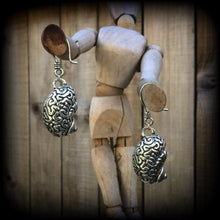 Load image into Gallery viewer, Zombie earrings Brain earrings Anatomy earrings Horror earrings B-Grade horror jewelry 3mm tunnel earrings 8 gauge ear weights 6 gauge 4mm