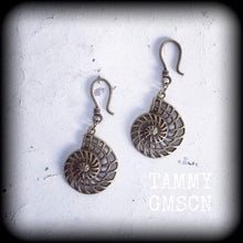 Load image into Gallery viewer, 3mm nautilus earrings 8 gauge 4 gauge 2 gauge 0 gauge Fibonacci tunnel dangles 6mm plug dangles Gauged earrings Hanging gauges Steampunk