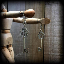 Load image into Gallery viewer, 8mm 0 gauge Steampunk Ear weights Key Ear hangers Plug earrings Tunnel earrings Earrings for stretched ears Gauged earrings 6mm 4mm weights