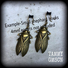 Load image into Gallery viewer, Insect earrings Locust Earrings Tunnel earrings Cicada earrings Plague Animal earrings Gauged earrings Plug earrings Pierced ears 2g 4g 6g