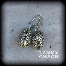 Load image into Gallery viewer, Zombie earrings Brain earrings Anatomy earrings Horror earrings B-Grade horror jewelry 3mm tunnel earrings 8 gauge ear weights 6 gauge 4mm