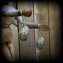 Load image into Gallery viewer, Zombie earrings Brain earrings Anatomy earrings Horror earrings B-Grade horror jewelry 3mm tunnel earrings 8 gauge ear weights 6 gauge 4mm