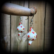 Load image into Gallery viewer, 3mm 8 gauge plug dangles 4mm 6 gauge tunnel dangles 5mm 4 gauge plug earrings 6mm 2 gauge tunnel earrings 8mm 0 gauge ear hangers 00 gauges