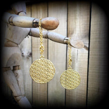 Load image into Gallery viewer, Geometric earrings, Flower of life earrings, Seed of life, Sacred geometry, Chakra jewelry, Meditation jewelry, Ohm, Plug Tunnel earrings 8g