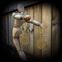 Load image into Gallery viewer, Geometric earrings, Flower of life earrings, Seed of life, Sacred geometry, Chakra jewelry, Meditation jewelry, Ohm, Plug Tunnel earrings 8g