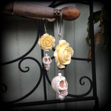 Load image into Gallery viewer, Skull earrings, Day of the Dead earrings, Los Muertos jewelry, Rose earrings, Halloween jewlery, Skull jewelry, Plug earrings, Tunnel dangle
