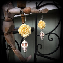 Load image into Gallery viewer, Skull earrings, Day of the Dead earrings, Los Muertos jewelry, Rose earrings, Halloween jewlery, Skull jewelry, Plug earrings, Tunnel dangle
