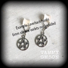 Load image into Gallery viewer, 8 gauge ear hangers Pentagram plug earrings 3mm plug dangles Witchy 6 gauge ear weights 4 gauge Tunnel dangles Gauged earrings 0g 00g 2g 4g