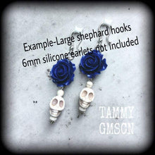 Load image into Gallery viewer, Skull earrings Ear weights Ear hangers Day of the Dead earrings Los Muertos earrings Frost Bite 4g 2 gauge tunnel earrings 6mm plug dangles