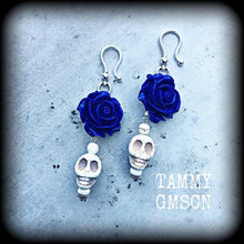 Load image into Gallery viewer, Skull earrings Ear weights Ear hangers Day of the Dead earrings Los Muertos earrings Frost Bite 4g 2 gauge tunnel earrings 6mm plug dangles
