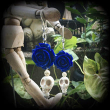 Load image into Gallery viewer, Skull earrings Ear weights Ear hangers Day of the Dead earrings Los Muertos earrings Frost Bite 4g 2 gauge tunnel earrings 6mm plug dangles