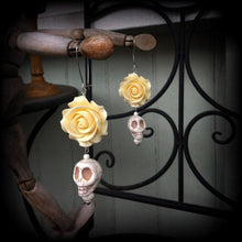 Load image into Gallery viewer, Skull earrings, Day of the Dead earrings, Los Muertos jewelry, Rose earrings, Halloween jewlery, Skull jewelry, Plug earrings, Tunnel dangle