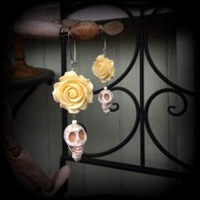 Load image into Gallery viewer, Skull earrings, Day of the Dead earrings, Los Muertos jewelry, Rose earrings, Halloween jewlery, Skull jewelry, Plug earrings, Tunnel dangle