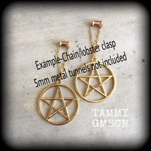 Load image into Gallery viewer, Pentagram earrings, Pentacle jewelry, Witchy earrings, Wicca, Occult jewelry, Evil, Samhain, Halloween, Plug earrings, Tunnel earrings