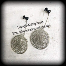 Load image into Gallery viewer, Sri Yantra Earrings Geometric Plug earrings Sri Chakra Tunnel earrings Hindu tantra Ohm Esoteric Yoga earrings Pierced ears Buddha 2g 4g 6g