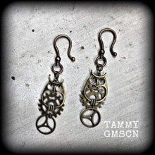 Load image into Gallery viewer, Bronze owl ear hangers, Steampunk Plug earrings, Owl drop earrings, Cog Tunnel dangles, Gear earrings, Plug dangles, Hanging gauges, Gauges