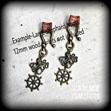 Load image into Gallery viewer, Octopus earrings, Nautical earrings, Tentacle earrings, Lovecraft earrings, Squid earrings, Sealife earrings, Cthulhu earrings,Octopi