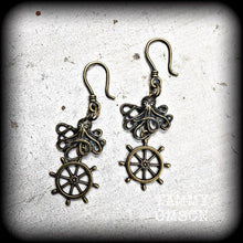 Load image into Gallery viewer, Octopus earrings, Nautical earrings, Tentacle earrings, Lovecraft earrings, Squid earrings, Sealife earrings, Cthulhu earrings,Octopi