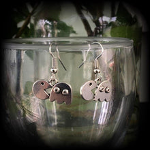 Load image into Gallery viewer, Pacman earrings, Pac-Man earrings, Nerd earrings, Gamer earrings, Retro earrings, Pop Culture, Video game jewelry, Tunnel earrings, Gauges