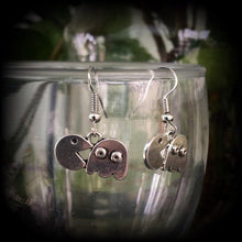 Load image into Gallery viewer, Pacman earrings, Pac-Man earrings, Nerd earrings, Gamer earrings, Retro earrings, Pop Culture, Video game jewelry, Tunnel earrings, Gauges