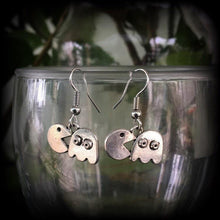 Load image into Gallery viewer, Pacman earrings, Pac-Man earrings, Nerd earrings, Gamer earrings, Retro earrings, Pop Culture, Video game jewelry, Tunnel earrings, Gauges