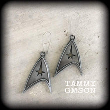Load image into Gallery viewer, Star Trek Earrings, Sci Fi, Geek, Nerd, Trekker earrings, Star Trek Insignia, Plug earrings, Tunnel earrings, Gauges, For pierced ears 8g