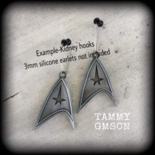 Load image into Gallery viewer, Star Trek Earrings, Sci Fi, Geek, Nerd, Trekker earrings, Star Trek Insignia, Plug earrings, Tunnel earrings, Gauges, For pierced ears 8g