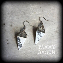 Load image into Gallery viewer, Howlite earrings White Gemstone Tunnel earrings Stone Organic earrings Pierced ears Plug earrings Pyramid earrings Gauges 0g 2g 4g 6g 8g 14g