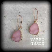 Load image into Gallery viewer, Pink Druzy earrings Quartz Gemstone earrings Tunnel earrings Organic Crystal Plug earrings Pink earrings Dangle earring Druzy jewelry 14g