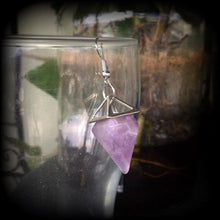 Load image into Gallery viewer, Single amethyst earring, Quartz earring, Amethyst jewelry, Plug earring, Tunnel earring, Single ear weight, Single ear hanger, Tunnel dangle
