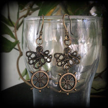 Load image into Gallery viewer, Octopus earrings, Nautical earrings, Tentacle earrings, Lovecraft earrings, Squid earrings, Sealife earrings, Cthulhu earrings,Octopi