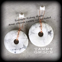 Load image into Gallery viewer, Howlite earrings, Rose gold earrings, Heavy earrings, Statement earrings, White earrings, Stone earrings, Tunnel earrings, Plug earrings, 8g