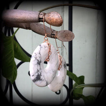 Load image into Gallery viewer, Howlite earrings, Rose gold earrings, Heavy earrings, Statement earrings, White earrings, Stone earrings, Tunnel earrings, Plug earrings, 8g