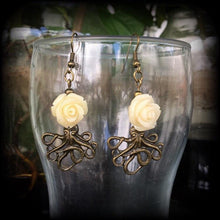 Load image into Gallery viewer, Octopus earring Rose earrings Nautical earrings Plug earrings for gauged ears Steampunk jewelry Tunnel earrings Octopus jewelry Ear hangers